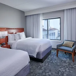 Courtyard By Marriott Castleton Отель 3*