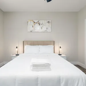 Stylish 1br In At The Crossing *