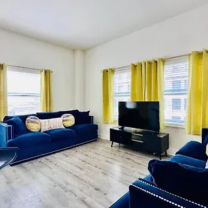 Downtown Penthouse W View Apartment *