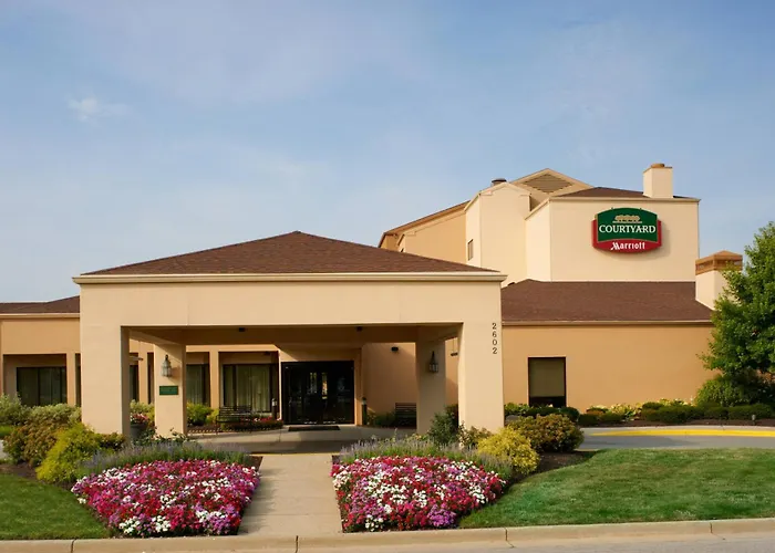 Courtyard By Marriott Indianapolis Airport Hotel photo