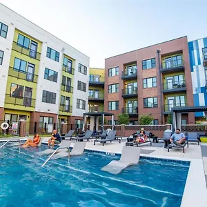 Vibrant 2br Corner And Free Parking At Cityway *