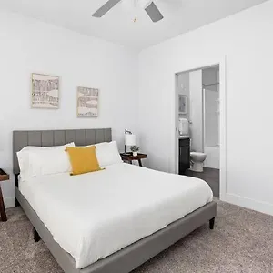 Cozysuites Stunning 4br Next To Whole Foods Indianapolis