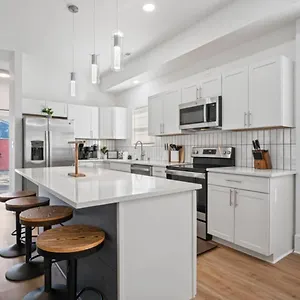 Holiday home Massive New Construction With Hot Tub Indianapolis