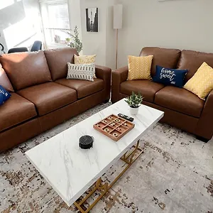 Downtown Indy With Free Parking And Walking Distance To Everything! Apartment *