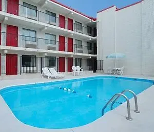 Days & By Wyndham Airport East Отель 2*